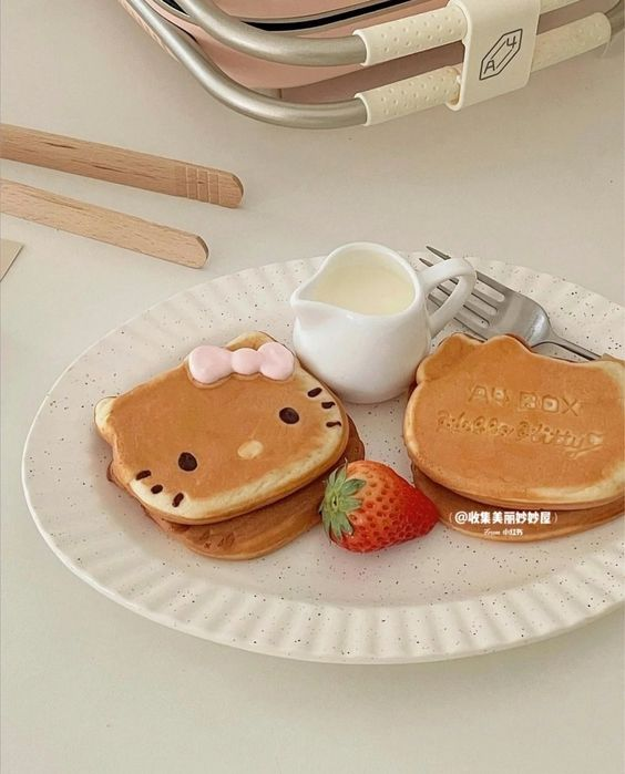 daily_dolce's tweet photo. Hello Kitty pancakes https://t.co/1r59oYeLgD