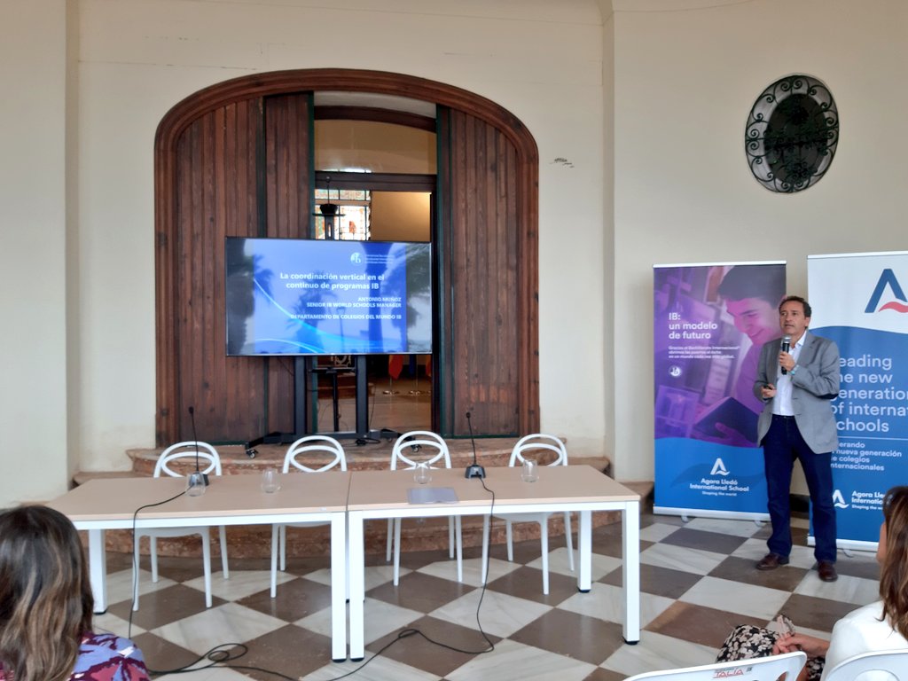 CICAE_Educacion's tweet photo. Analizamos los enfoques de aprendizaje del #IB y la coordinación vertical en el continuo de sus programas, con Antonio Muñoz @SpainIB, #IB World School Senior Manager.

#BenchmarkingCICAE
 @iborganization https://t.co/7BN9yyVhgk