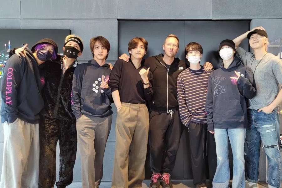 RT or Reply with the same tweet 💜

I'm voting for BTS (<a href="/BTS_twt/">방탄소년단</a>) for Favorite Pop Duo or Group at the #AMAs