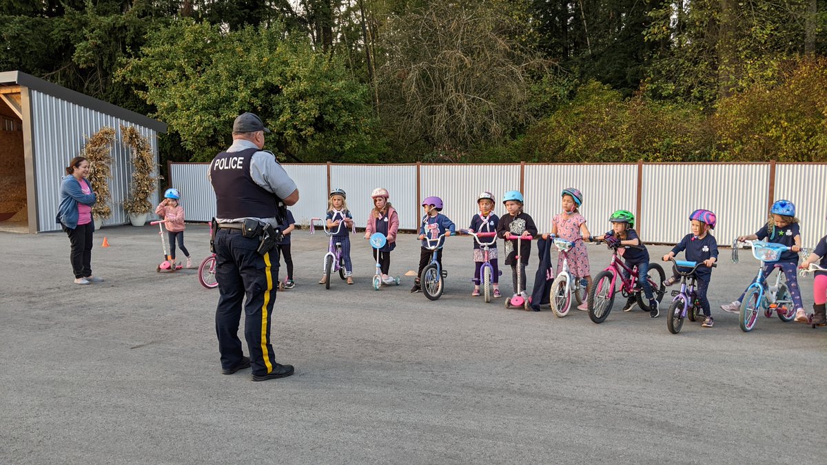 Constable COLTER visited the Girl Guides Sparks &amp; taught them some fundamentals about bicycle &amp; road safety. The Sparks wheelie loved showing off their skills😉🚲

#langley #rcmp #langleyrcmp #langleypolice #bcrcmp
