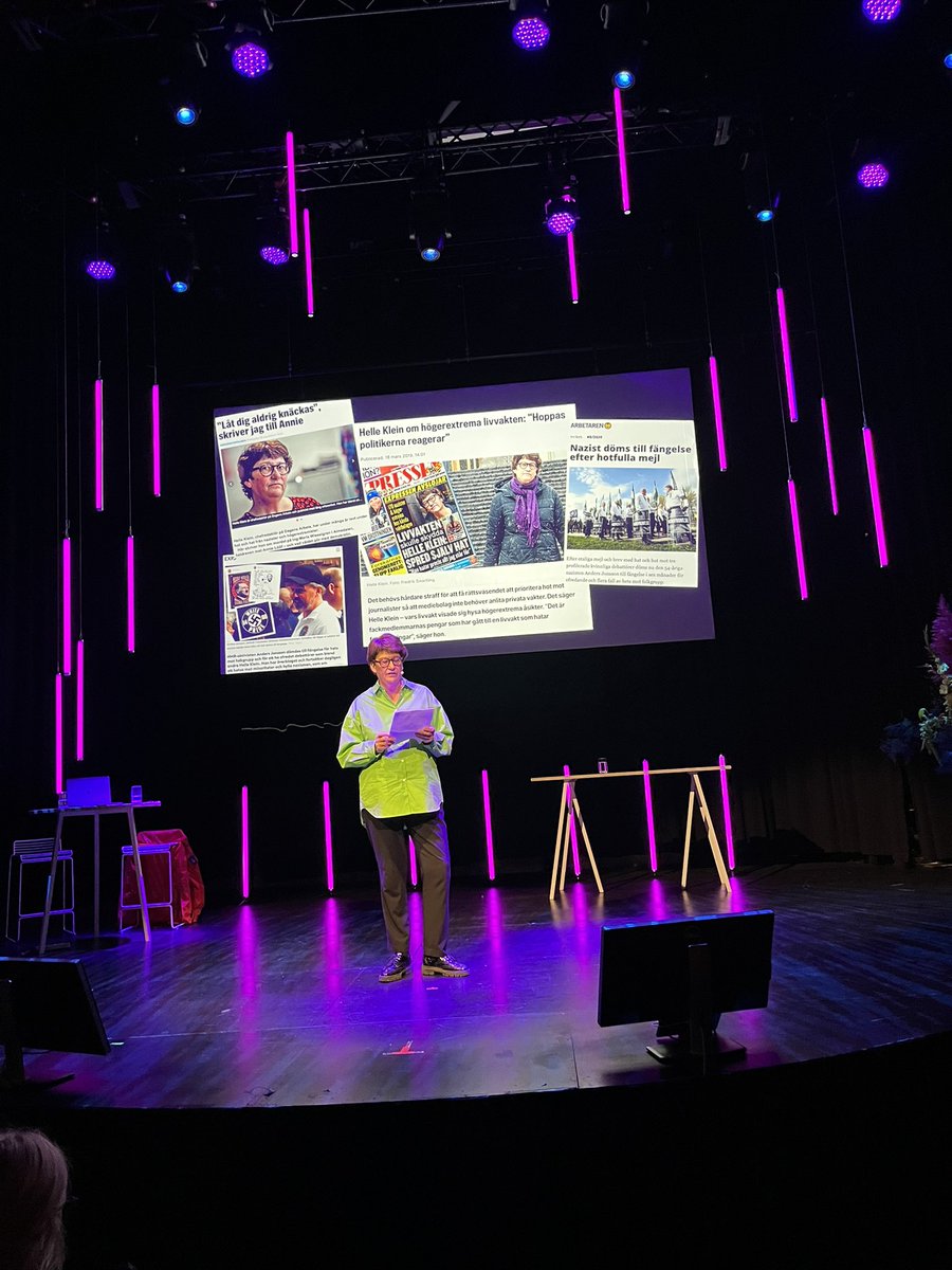 Susanna_Lundell's tweet photo. Helle Klein,chefredaktör och vd för Dagens Arbete och ordförande för @SvTidskrifter berättar om hur det är att leva under hat och hot i sin yrkesroll. Det är en stark och otäck berättelse, det rör sig om organiserade hatkampanjer med syftet att tysta #tidskriftsdagen #tidskrifter https://t.co/PPiOl4BOIO