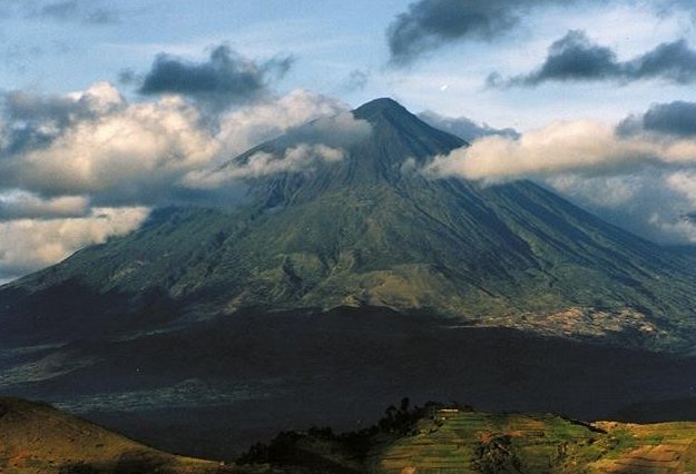bespokeexcur's tweet photo. Mt Muhabura is a top destination for Mountaineers. https://t.co/E4YY7hbN4F