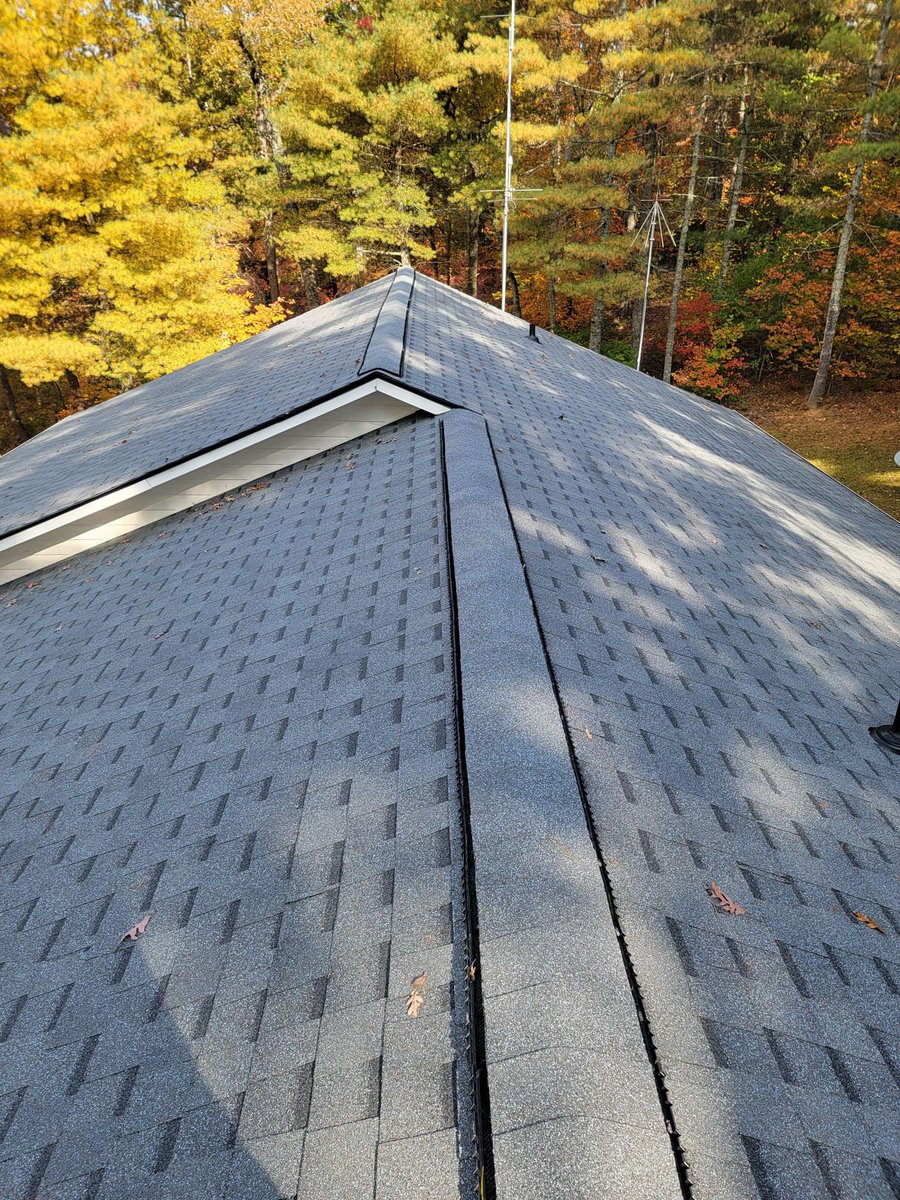 AtlasRoofing's tweet photo. The leaves are changing ππππ and no one has a better view than roofers! Check out these awesome fall foliage shots from Malick Brothers Exteriors LLC. and Steve Stacy Roofing. Show us your autumn #RoofViews this week! #LiveRoofPlay #AsphaltLife https://t.co/WrlEvQi1bs