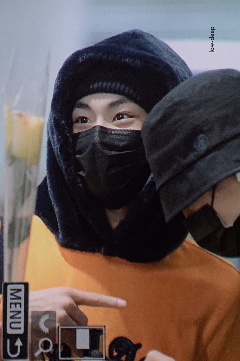 nyangwom's tweet photo. peek a boo! 👻 you might only be able to see my eyes, but i’m sure you could tell how happy i was to be back home 😋 it’s been a while, hasn’t it korea? i wondered what changed while i was away (yes, this is me acting like that girl who spent 5 days in the us 🤭) https://t.co/8rTBNP7C9Z