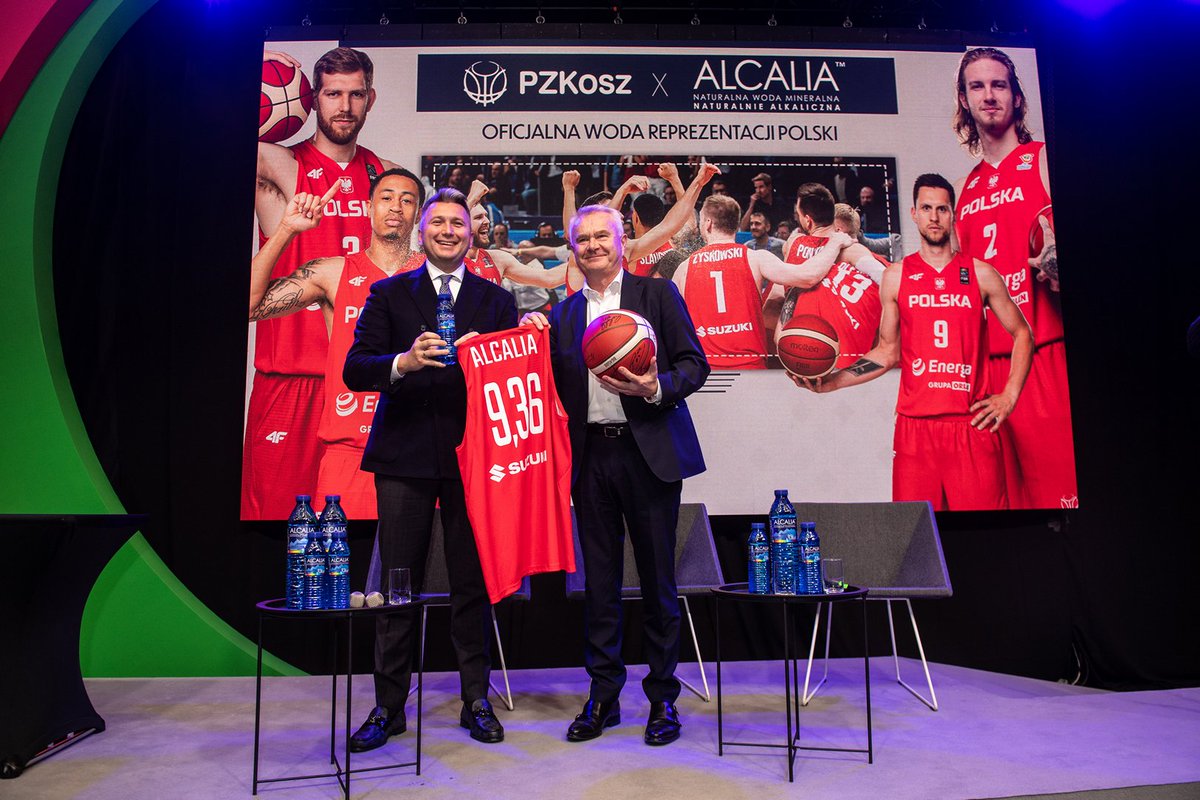 Alcalia oficjalną wodą i sponsorem reprezentacji Polski koszykarzy i koszykarek. Będzie też partnerem Energa Basket Ligi, LOTTO 3x3 Ligi, Suzuki Pucharu Polski oraz Suzuki Superpucharu Polski. Maspex nawiązał współpracę z @KoszKadra - Alcalia oficjalną wodą polskiej koszykówki.