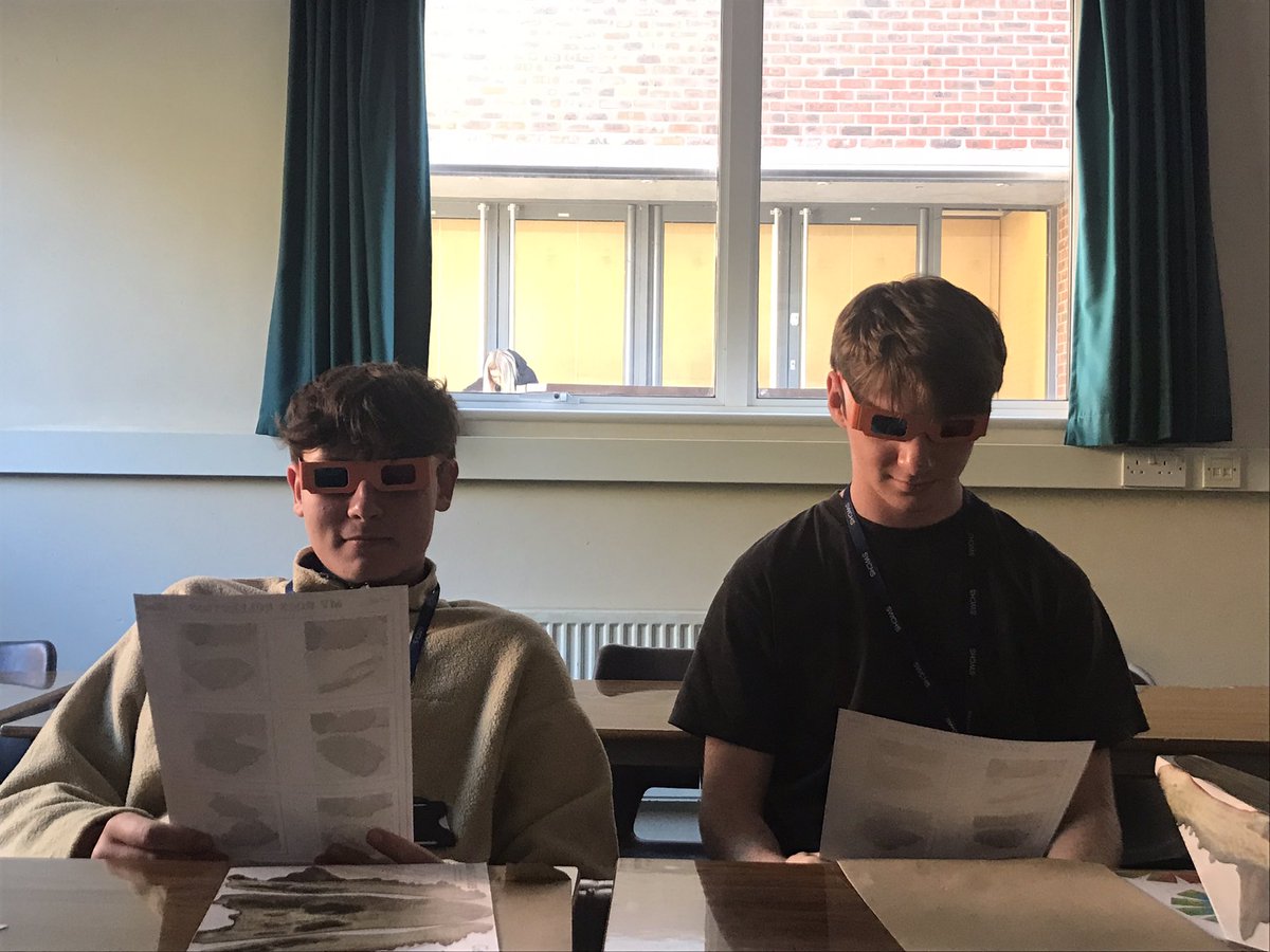 SWCHSGeography's tweet photo. Thank you to Amy @GeoBus_UCL for leading a great session on careers in Earth Science!! @tweetswchs @swchssixthform #earthscience https://t.co/91s78etfwN
