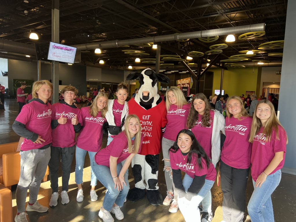 TurpinSpartans's tweet photo. Spartans are at the Anthony Munoz leadership conference! Some great athletes, leaders and humans! #WeAreTurpin https://t.co/vWMZ3c1B7F