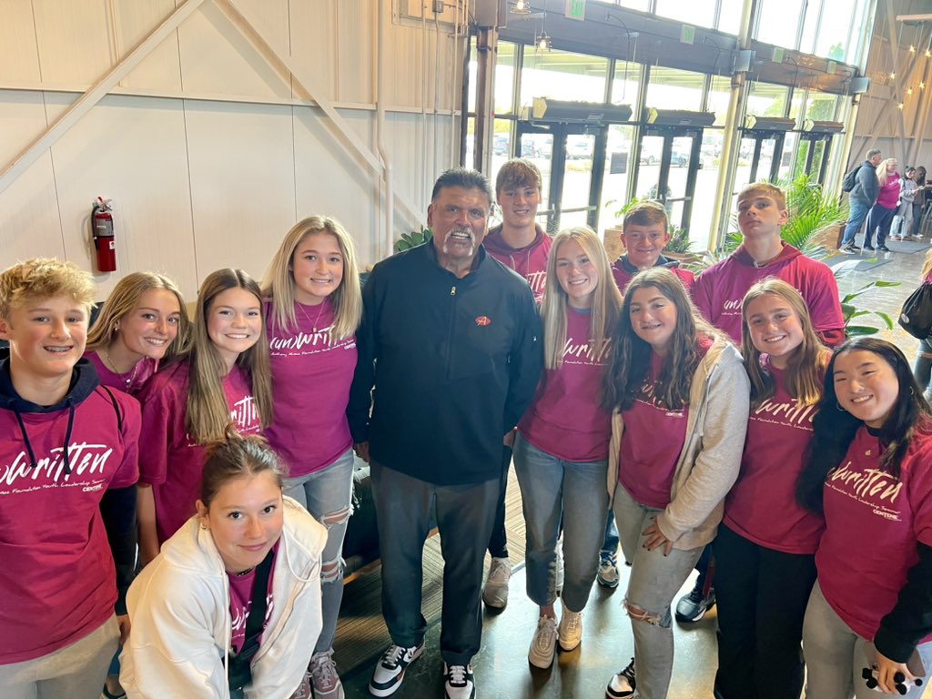 TurpinSpartans's tweet photo. Spartans are at the Anthony Munoz leadership conference! Some great athletes, leaders and humans! #WeAreTurpin https://t.co/vWMZ3c1B7F