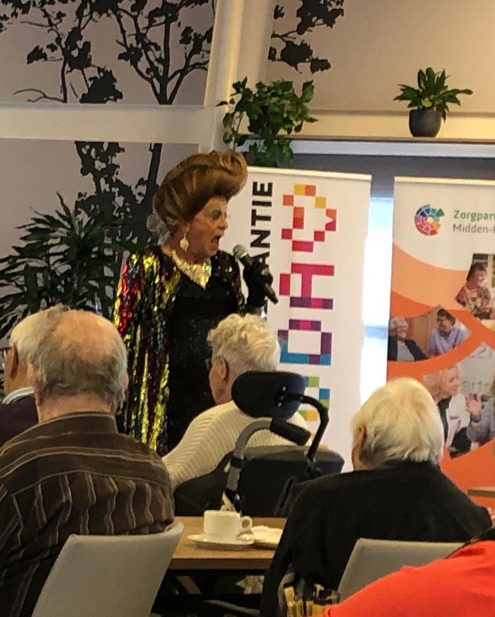 rogier_tetteroo's tweet photo. Ontroerende verhalen, en prachtige liedjes! De “Tour d’Amour” , het wel en wee van Roze Ouderen, vandaag in de #Irishof met zangeres Victoria False @ZorgpartnersM_H @RegenboogGouda 
Super dat dit wordt georganiseerd. #inclusie #diversiteit #jezelfzijn #acceptatie https://t.co/CbS0XcLH37