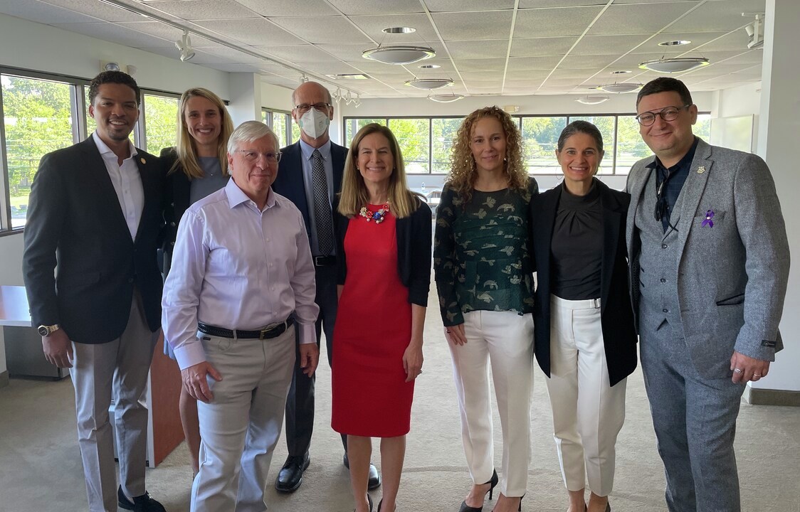 We're excited to have great community partners and leaders support immigrants and immigration issues. Thanks to all officials that toured B1C during Hispanic Heritage Month! 

Join us in saying THANK YOU to our community partners! 🧡

#WeAreOneCommunity #Immigration #HumanRights