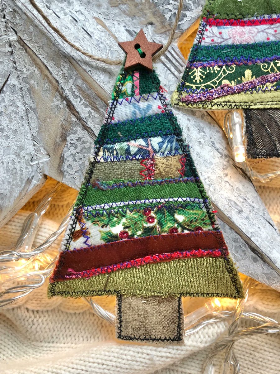 Christmas tree scrap bunting is back! Available as a length of 5 or 7! #MHHSBD #inbizhour

buff.ly/3CqbF1h