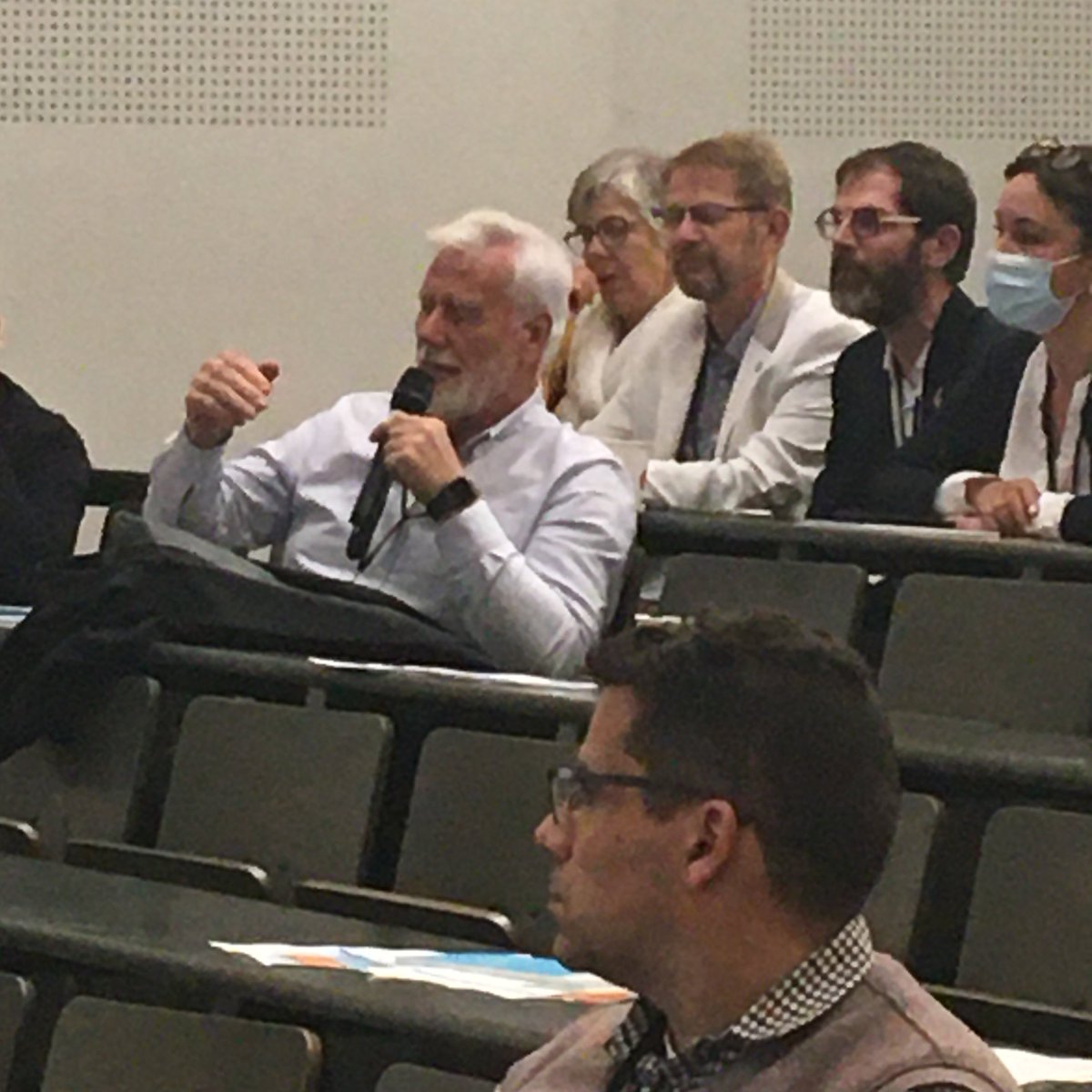 Villes_Internet's tweet photo. Au congrès #ElusNum22, @christian_gex, maire de Baccarat, CA @Villes_Internet : “ Dans nos comm. rurales, les personnes âgées ont besoin du numérique pour rester en contact avec leurs familles.“ ✍️Découvrez la motion 2022 : https://t.co/uyLtuMAgjG https://t.co/V2gKKY4AUA