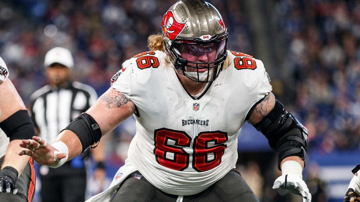 NFL_DovKleiman's tweet image. Report: The #Buccaners are hoping to get Pro Bowl center Ryan Jensen back from a knee injury in November, a source tells @JasonCole62 

Jensen was initially thought to be lost for the entire regular season after suffering a knee injury early in Training Camp.