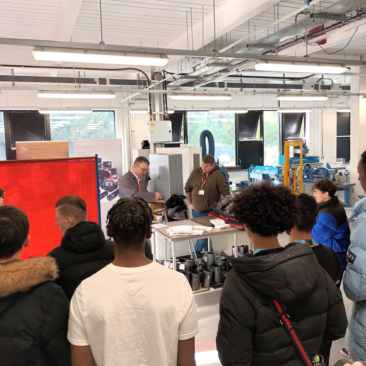 Dudley_College's tweet photo. Advance II held an Employer Engagement Event today! 📅
Local employers visited us to deliver training sessions, host interactive workshops & join our mini expo.
What a brilliant opportunity for students to explore the Engineering & Electrical industry! 👏
#CollegesWeek https://t.co/pGGJLThIjR