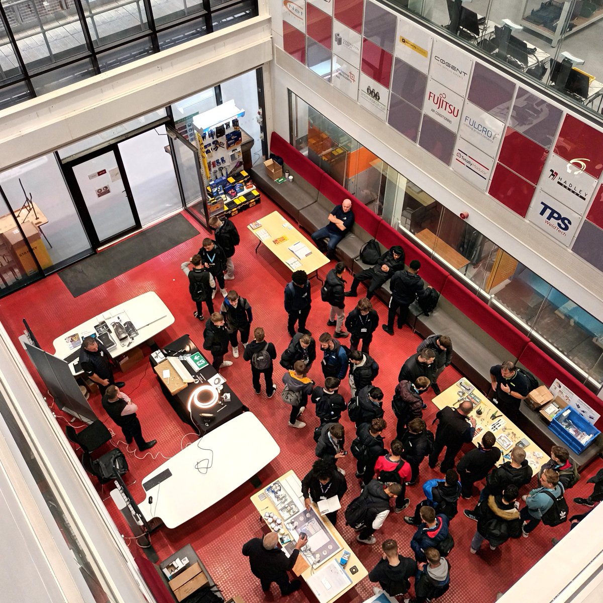 Dudley_College's tweet photo. Advance II held an Employer Engagement Event today! 📅
Local employers visited us to deliver training sessions, host interactive workshops & join our mini expo.
What a brilliant opportunity for students to explore the Engineering & Electrical industry! 👏
#CollegesWeek https://t.co/pGGJLThIjR