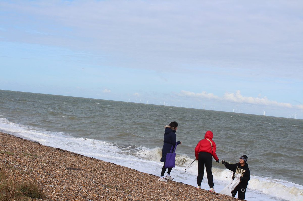 CobhamHall's tweet photo. Our thanks go to our students and staff who, as part of our Saturday Enrichment Programme, devoted their Saturday morning to clearing litter at Reculver Beach. They were supporting the campaign, #MillionMileClean, aiming to make the UK a cleaner and greener space.  #CobhamHall https://t.co/riQUiBuGLX