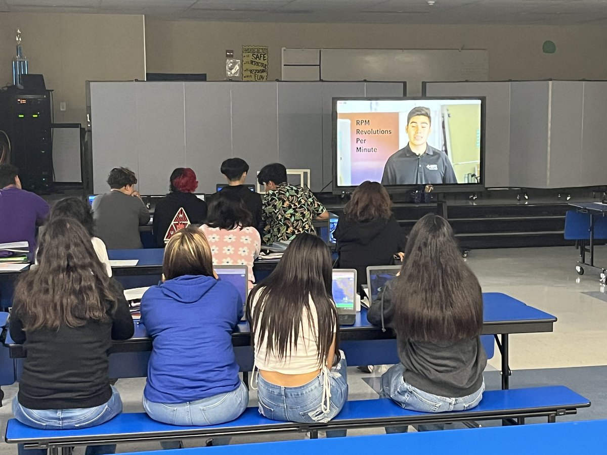 DrPhilipSwartz's tweet photo. 8th graders @Arroyo_omsd attended the StepCon virtually a couple of weeks ago. We had a blast! Will be there in person next yearโฆ gotta do the Escape Room!! #stepcon #arroyo_omsd #omsd #STEM #STEAM #middleschoolgoals #iloveteaching #iamateacher https://t.co/I9e0Vz1yqu