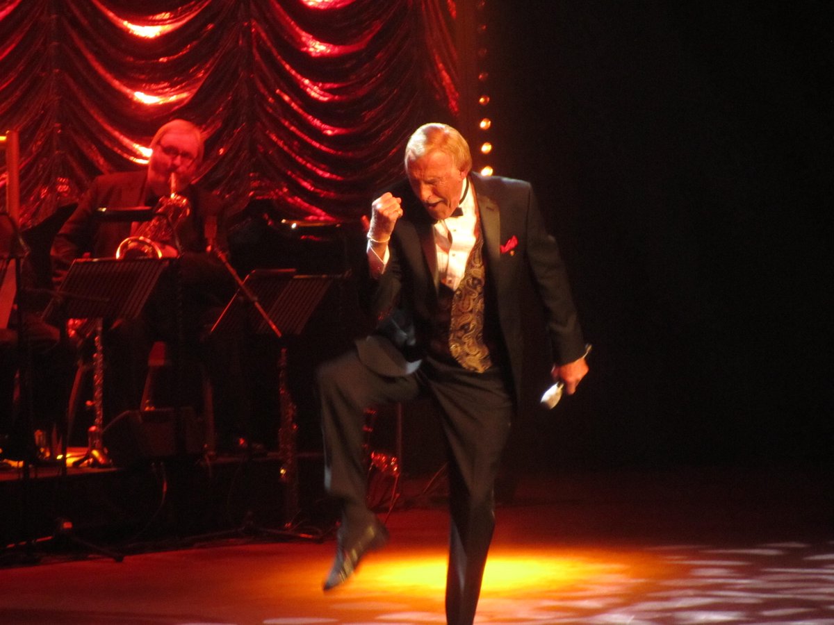 JohnnyTea00's tweet photo. Here is a photograph of Brucie that I took. 
I share this for no other reason than sometimes, when you've reached the middle of the week, you just need to see a picture of the late great Bruce Forsyth. 
#Brucie #BruceForsyth #Strictly #TheMightyAtom https://t.co/zuiIwvwtyM