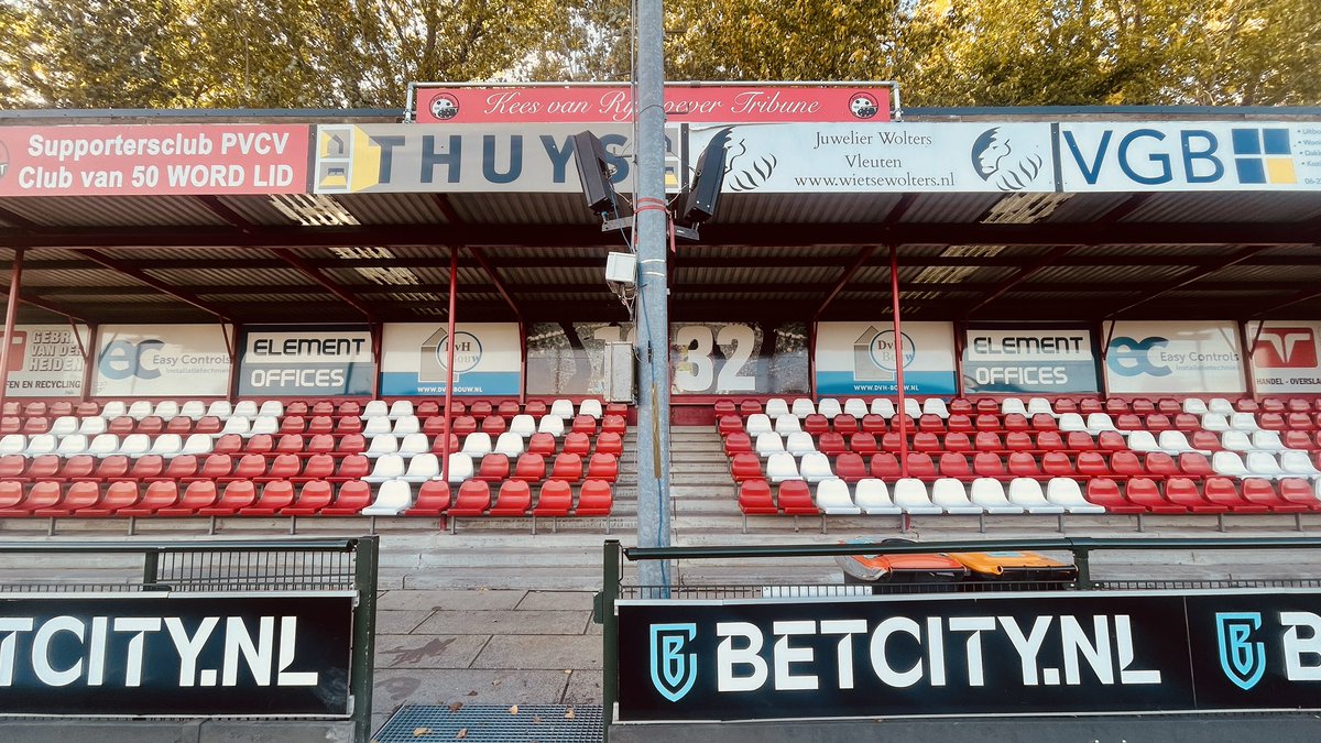 “Let the game begin !!”. Vanavond de voetbalwedstrijd “PVCV Dreamteam tegen FC Creators” in Vleuten.

Levering van audio-/reporter wagen met 16 BOSE luidsprekers en 4 SUBwoofers. Tevens digitale draadloze microfoon (SHURE QLXD4) voor een storingsvrije bewegingsvrijheid.