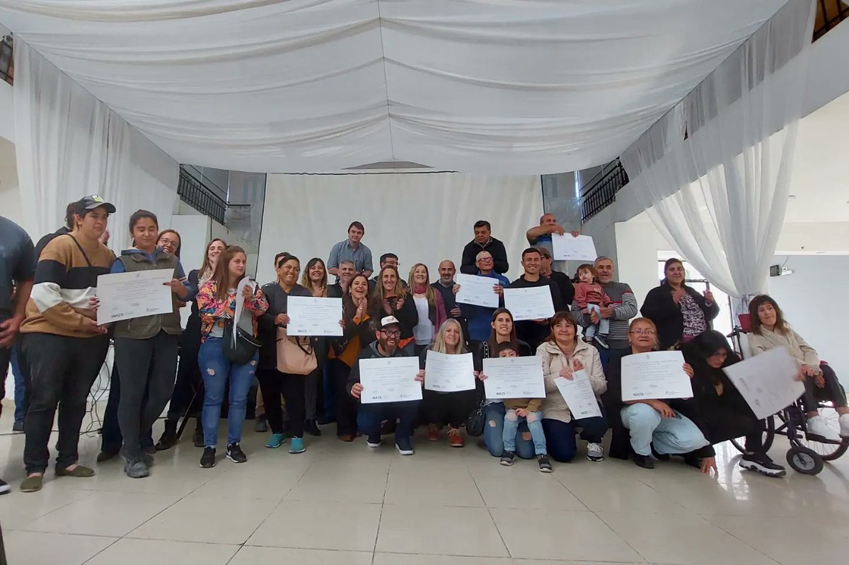 EriPereyraVL's tweet photo. Desarrollo cooperativo de la provincia de Buenos Aires 

Dictamos la formación de los Primeros Pasos Cooperativos para grupos pre y cooperativos, y entregamos matrículas a entidades constituidas

Gracias al intendente de #Chivilcoy, @BritosGuillermo
por recibirnos 

#InaesCerca https://t.co/YuTAzJ4DVm