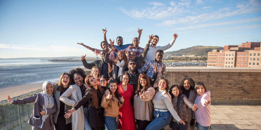SwanseaUni's tweet photo. Are you a prospective international student looking to study at #SwanseaUni?

Join us on Facebook Live, as students from Jamaica, Namibia and Kenya share their experiences as 2020/21 @CheveningFCDO Scholars

📅 21/10/11 | 1 pm
👉 https://t.co/3jup5RfQX4 https://t.co/tJFB2RvqJK