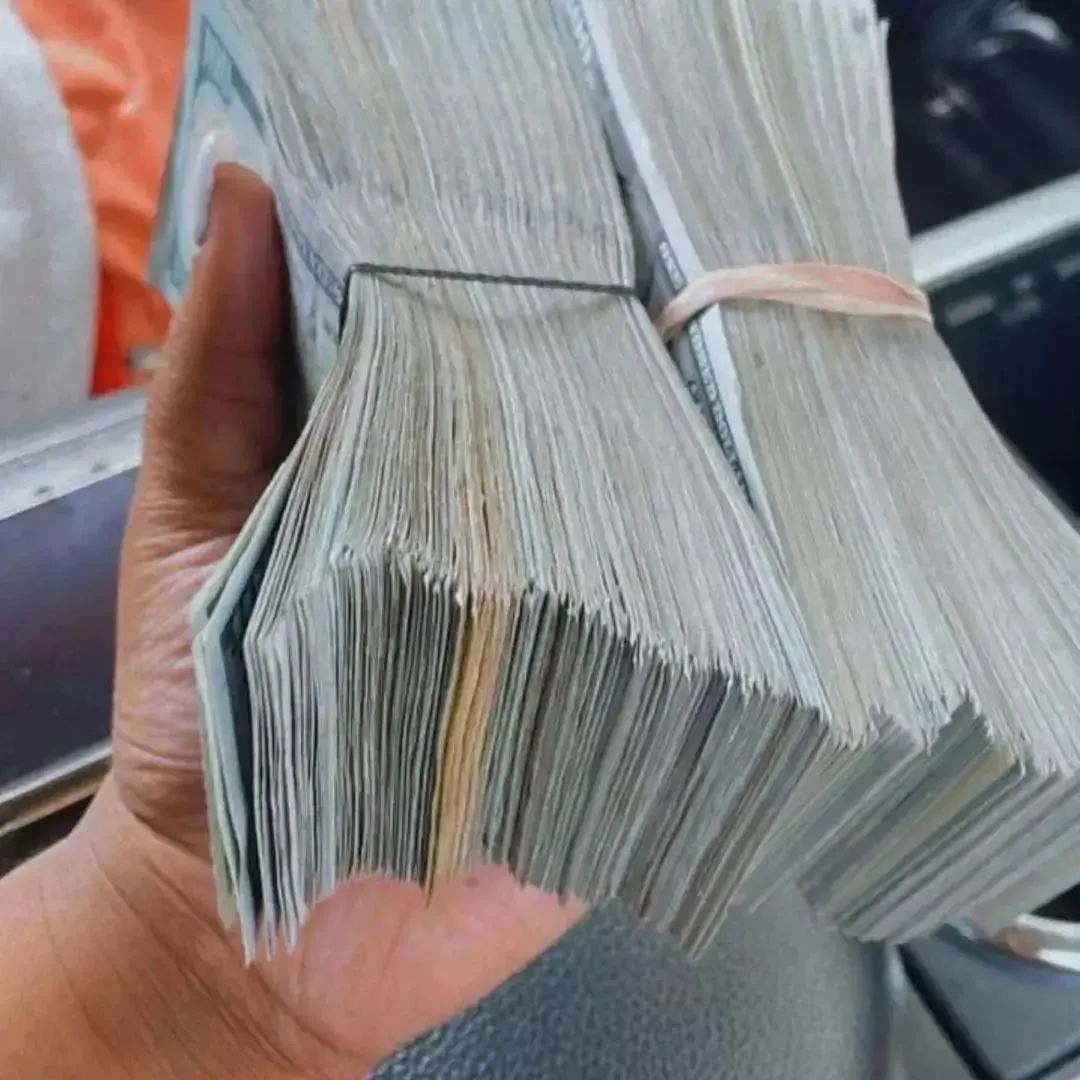 binary_42's tweet image. Don’t stand in the shadows of the past. Move into the light of the future 🔮Are you interested in/Binary/ forex option Trade(trading in binary and bitcion mining has really helped a lot of people reach their financial dreams and has made more people