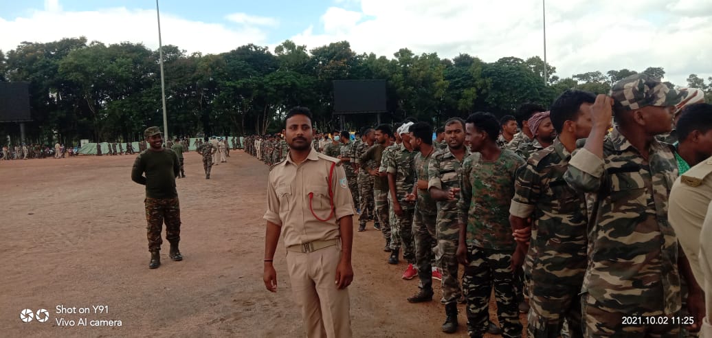 KumarRa97089531's tweet photo. आदरणीय, 
मुख्यमंत्री महाेदय, सहायक पुलिस के दर्द काे समझिए कि कैसे एक सहायक पुलिस इतने कम मानदेय में जीवन यापन कर रहे है क्या संभव है? यदि सुनने वाला ही कान बंद कर ले ताे सुनाने वाले फ़रियाद लेकर कहाँ जाऐंगे। @HemantSorenJMM @The_FollowUp @INCJharkhand https://t.co/303FoxDjzT