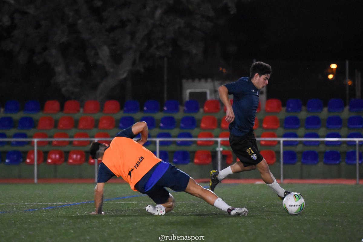 SABCF1984's tweet photo. Preparando el partido del Domingo! 🖤💙🔝⚽️

Fotos de: @RubensPhoto 📷🔝 

🤝🏼 Sponsors 
@tallerdelatapa 
@sextaavenida 

#SAB #VAMOSSAB #unpueblounailusion #SomDePreferent #SanAntonioDeBenageberCF #SABpreferente https://t.co/QttI2YeXSU