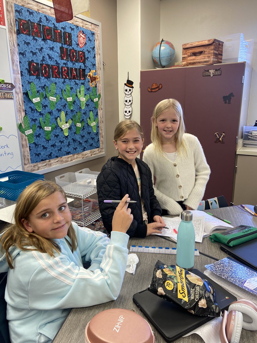 OCTTGreen's tweet photo. We are analyzing different memoirs today to gain inspiration to write our own! ✏️📝 #campOCT #OCT4u https://t.co/fzDMOBhzD0