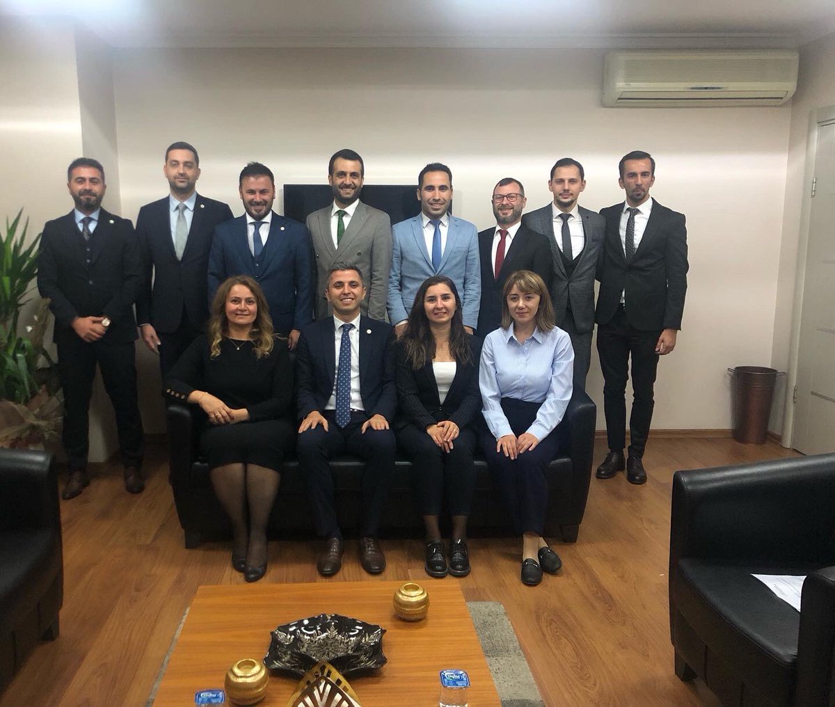 kocaelibarosu's tweet photo. Kocaeli Barosu 37. Olağan Genel Kurulu sonrası Kocaeli Barosu yönetim kurulu ilk toplantısı 19.10.2022 Çarşamba günü yapıldı. Divan kurulu, Başkan Yardımcısı Av. Kadir Caner KARAKADILAR, Genel Sekreter Av. Nuriye YILMAZ, Sayman Av. Tamer EJDEROĞLU' ndan teşekkül etti. https://t.co/vmfQv1TpAs