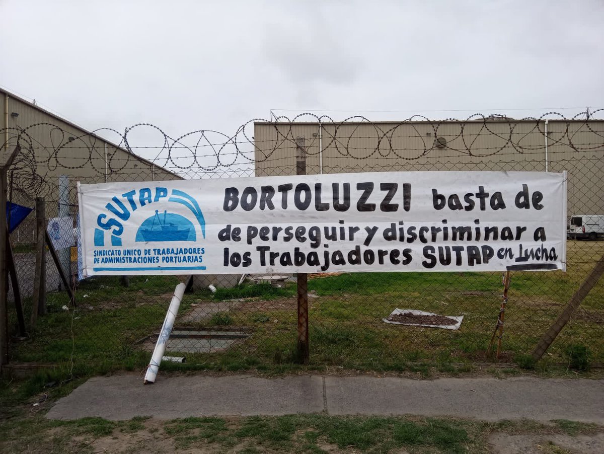 PrensaSutap's tweet photo. Nos encontramos en ESTADO DE ALERTA Y MOVILIZACIÓN CON QUITE DE COLABORACIÓN en EXOLOGISTICA S.A. Seguimos luchando por el respeto de los derechos de los trabajadores! @IDC_Dockers @Exolgan https://t.co/l8niwakN6C