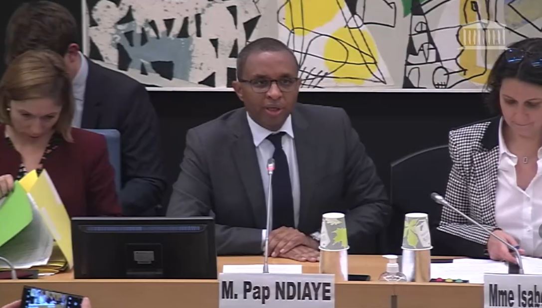 ErwinCanard's tweet photo. Pap Ndiaye liste des missions qui pourraient faire partie du "pacte" [commission éduc de l'Assemblée lors de l'examen du PLF] :

"Formation hors temps d'enseignement, mise en œuvre de projets pédagogiques, suivi individualisé, aide à l'orientation, remplacement de courte durée". https://t.co/1xvOfAo61C
