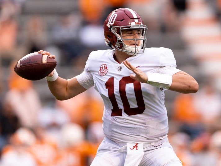 kyronsamuels's tweet photo. greatest quarterback run in college football history. might be something we never see again. https://t.co/TRhcQSZq42