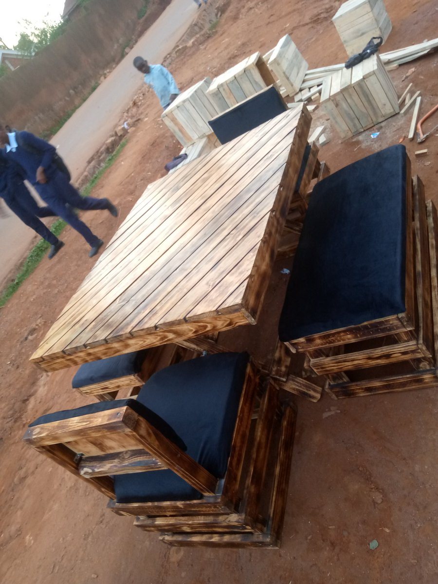 dudu_interiors's tweet photo. DM @dudu_interiors for this dope pallete dining WhatsApp +256756428629 https://t.co/gBPx95K55v