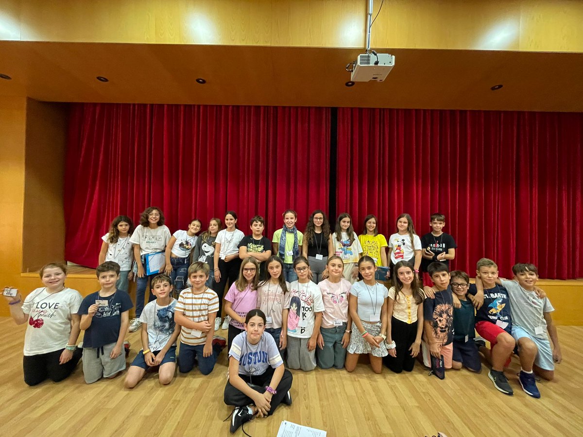 LestonnacTgn's tweet photo. CS| Amb els LABS d'aprenentatge potenciem les nostres habilitats basant-nos en els nostres interessos. Gaudim de valent! #labteatre #labtradicionsdelmon #labradio #labcinema #325lestonnactgn #lestonnactgn #eplestonnactgn https://t.co/ZFiE9jpjZS