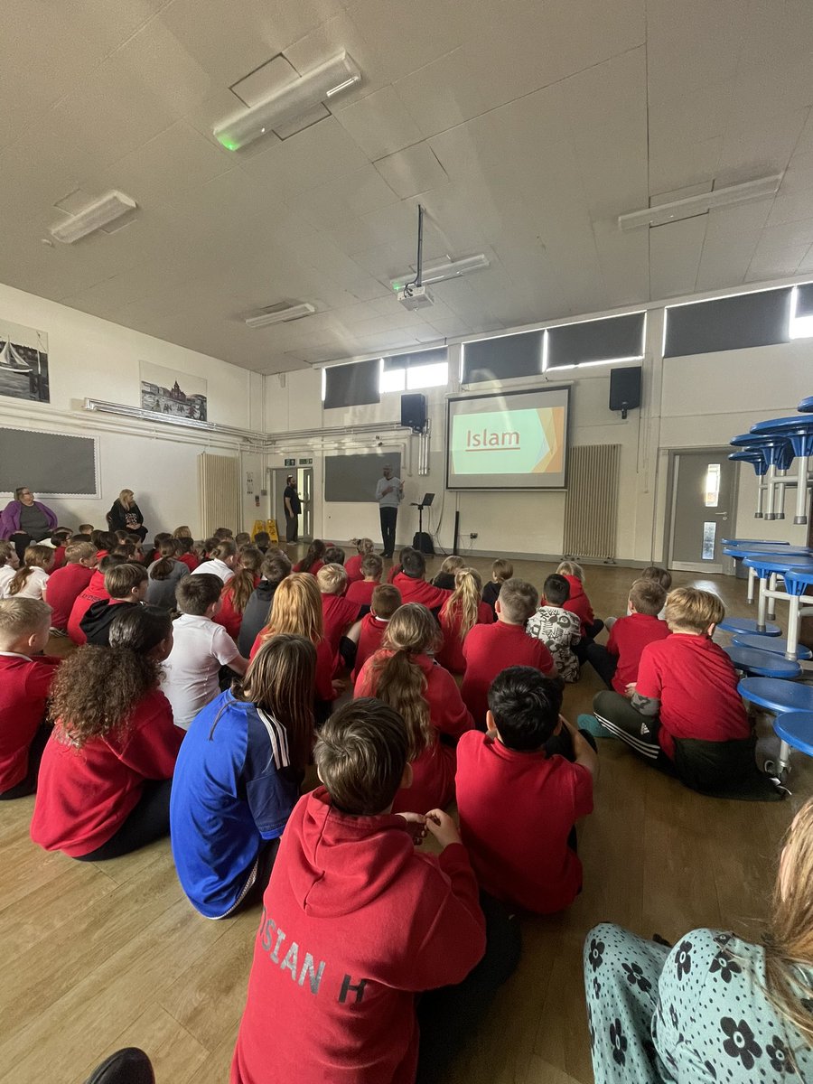 CoedYGof's tweet photo. Diolch yn fawr i Tan Ahmed o @UICardiff am ddod i siarad gyda disgyblion 5/6 heddiw.                       Thank you to Tan Ahmed from @UICardiff for visiting the school today. https://t.co/IqaXXFFLEV