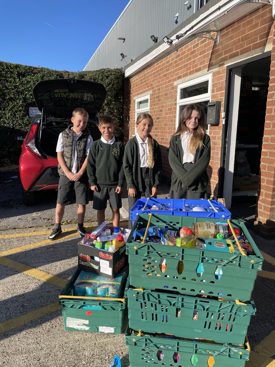 Thank you to our wonderful Ivy Community for your very generous donations to Epping Forest Food Bank.  Some of our lovely house and vice captains helped us to deliver them yesterday. ⁦<a href="/EppingForestFB/">Epping Forest Foodbank</a>⁩