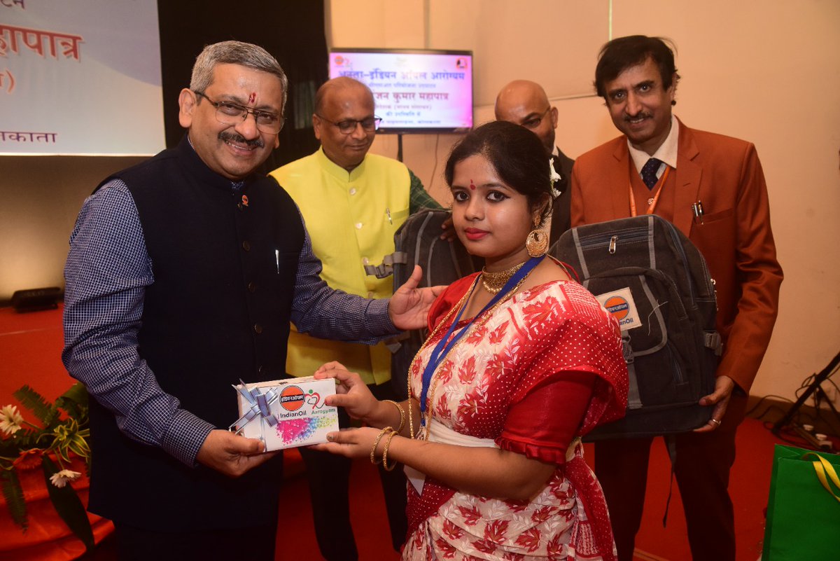 DirHR_iocl's tweet photo. Was indeed special to inaugurate the #IndianOil CSR project ANANTA in collaboration with Speech &amp; Hearing Institute &amp; Research Centre at Kolkata today, under which we will provide equipment &amp; support to speech &amp; hearing impaired children.
Empathy is power, &amp; together we'll shine! https://t.co/W0ulOSZooJ