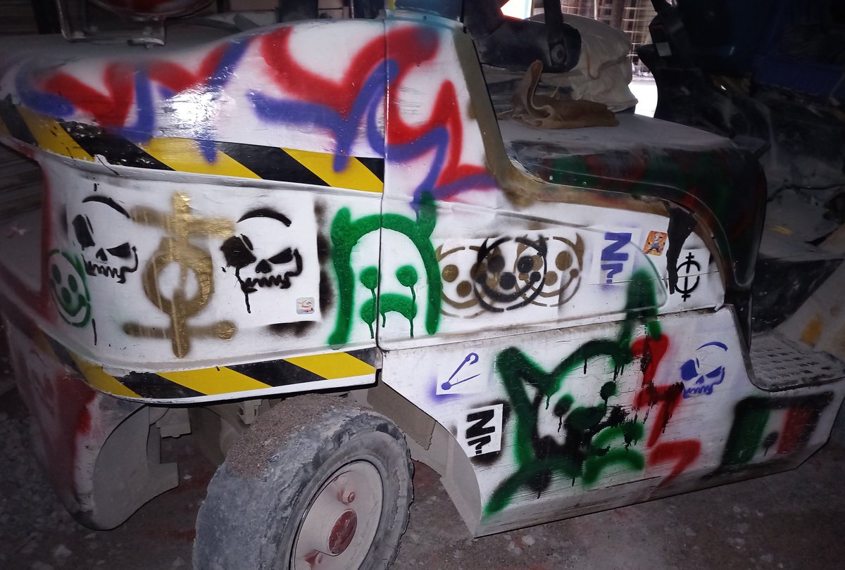 clownxcunt's tweet photo. Day 19 of #inktober2022
I didn't know what to post/draw for today then i remembered that one time a friend of mine that works next to me asked if i could spray paint their forklift... So yeah-
.
.
.
#graffitiart #graffiti #spraypaint #inktober https://t.co/Rck12NtCSt