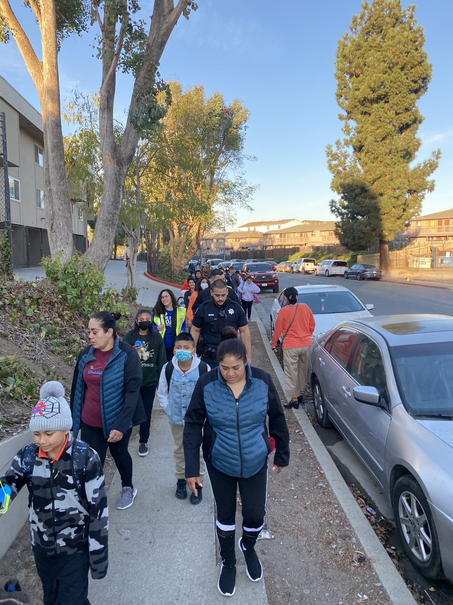 DrMLKJrAcademy's tweet photo. Another successful Walk to School Day. #MLKMonarchpride #alisalstrong https://t.co/0plnjr9PL9