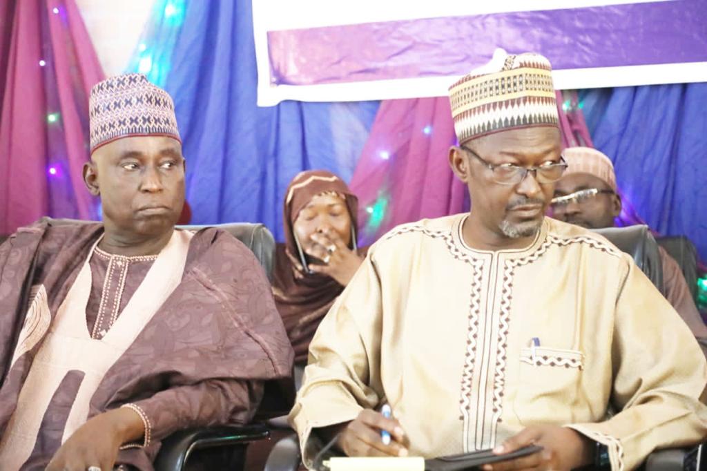 Habuhk4's tweet photo. Ramat Polytechnic: @ProfZulum offers 20 children of dead staff permanent jobs, tackles multiple challenges   
… Sets 14 days to clear all issues 
… To construct 100 staff houses 
… Targets January for promotional benefits 

https://t.co/sLEoBuxVqw https://t.co/WoOTXiWjFI
