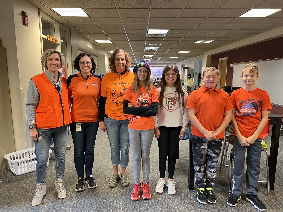 JesElementary's tweet photo. Students and staff wearing orange today to stand up against bullying. #eccsconnections #unityeveryday #ECCSLeadsTheWay https://t.co/kHYzdEZgE3