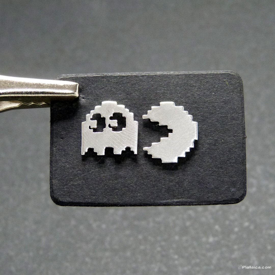 Plataica's tweet photo. ��� Aumenta tu índice de molonidad un 3000% gracias a las piezas de nuestra colección de #JoyeríaGeek y #Gamer 🎮.

Pendientes #Pacman en #8bits de plata 925? 

https://t.co/wIwg65lZX2

#silverjewelry #hechoamano #handmade #8bitstyle #geekjewelry #8bitsjewelry #pac_man #comecocos https://t.co/OLvBPtenMp