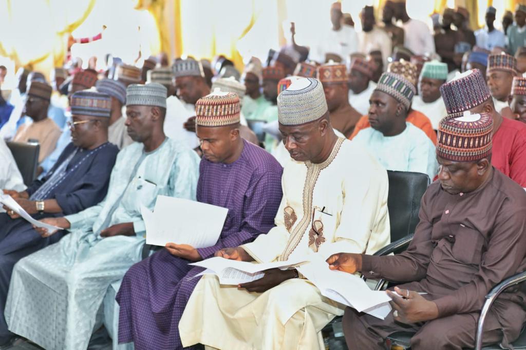 Habuhk4's tweet photo. Ramat Polytechnic: @ProfZulum offers 20 children of dead staff permanent jobs, tackles multiple challenges   
… Sets 14 days to clear all issues 
… To construct 100 staff houses 
… Targets January for promotional benefits 

https://t.co/sLEoBuxVqw https://t.co/WoOTXiWjFI