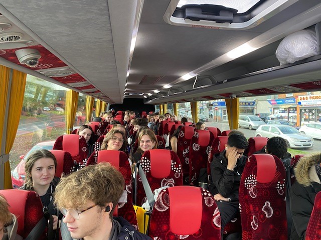 ardenfutures's tweet photo. Year 12 on the road! #convoy Off to the University & Apprenticeship Fair Birmingham @UKUniSearch @LifeReadyEAN @ArdenAcademy #knowyourfuture #informationispower @AmazingAppsUK https://t.co/IeSi6nDQ7p