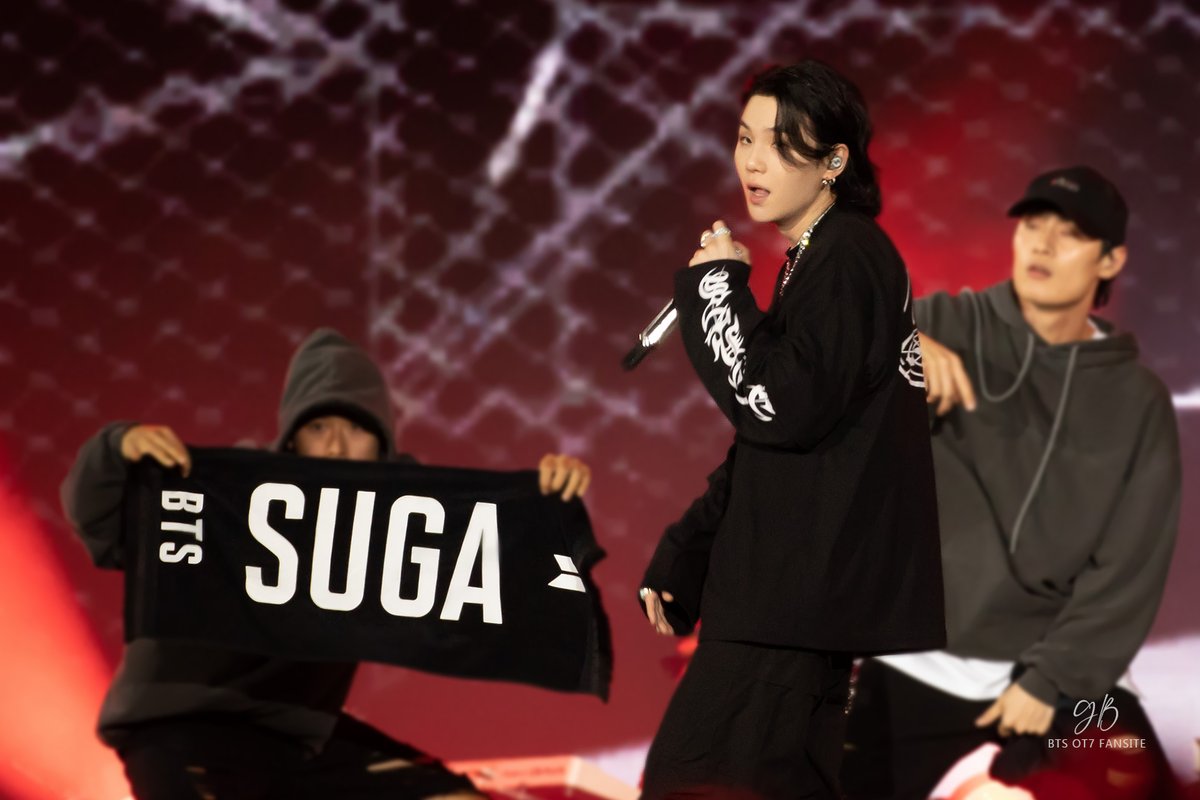 geobyeol's tweet photo. 221015 yet to come in busan
윤기가 윤기 했따!!!!!! 소리질뤄!!!!!

#방탄소년단 #BTS #민윤기 #SUGA #슈가
@BTS_twt https://t.co/paTLkNbcNH
