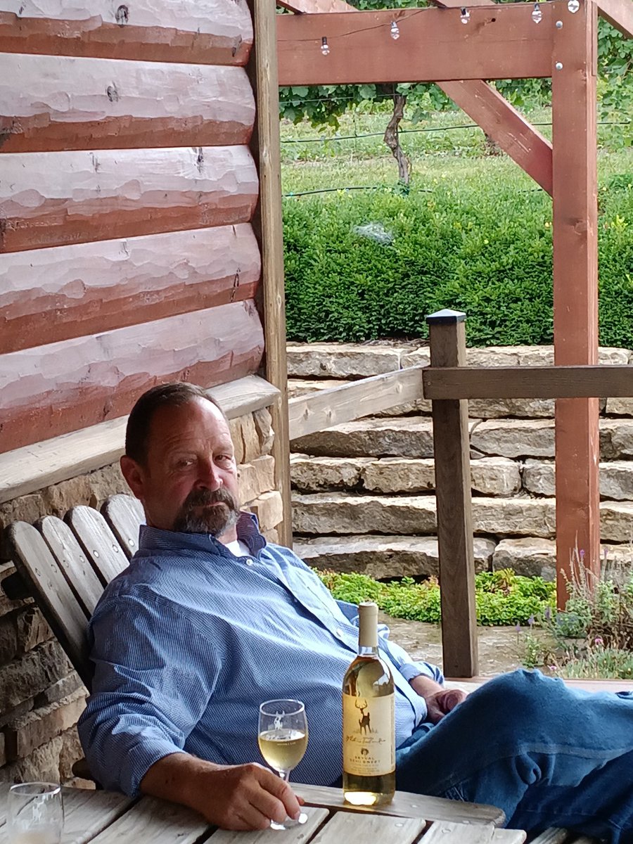5ozThe's tweet photo. Continuing reviews of the #KawValleyKS #wineries Check out #WhiteTailRunWinery&amp;Vineyard just posted at
https://t.co/UJ2TIMs9yN
#KSTourism #vineyard #wine #LawrenceKS #winelovers #winetasting https://t.co/OAgXr9QCUp
