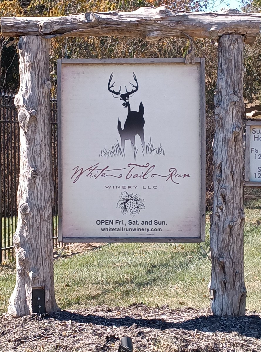 5ozThe's tweet photo. Continuing reviews of the #KawValleyKS #wineries Check out #WhiteTailRunWinery&amp;Vineyard just posted at
https://t.co/UJ2TIMs9yN
#KSTourism #vineyard #wine #LawrenceKS #winelovers #winetasting https://t.co/OAgXr9QCUp