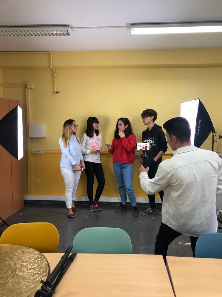 octavio_ies's tweet photo. ¡Último día de #HackathonDigitalFP !
Nuestros alumnos están preparando los vídeos de sus proyectos para presentarlos esta tarde.
Buen trabajo chicos!!!
@CABK_Dualiza #FP_Innovacion #apes_clm #FP_CLM https://t.co/Ib4C2ms0fd