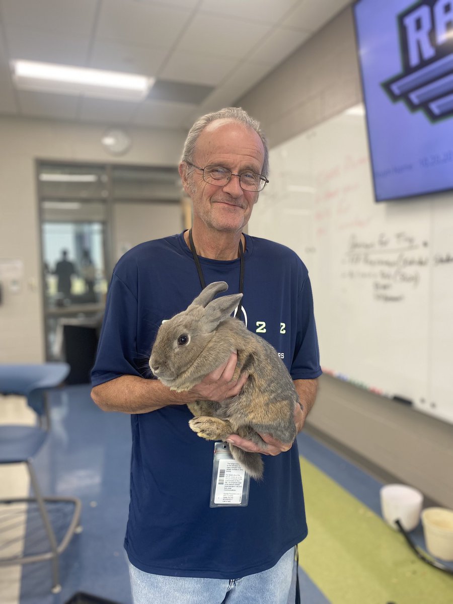 EarthLms's tweet photo. Mr. Mike meets his namesake. π° #agclass https://t.co/qlY06W5fj4